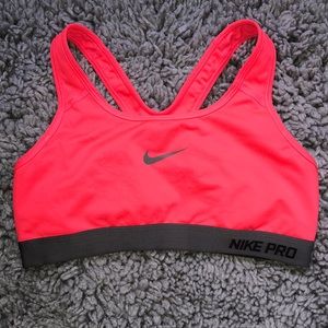 Hot pink NIKE sports bra💕